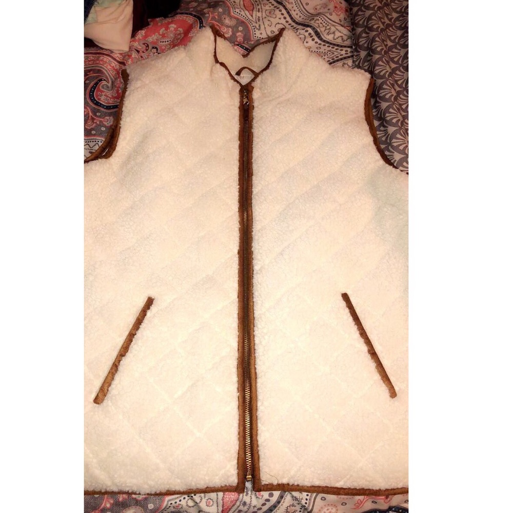 Woman’s Sherpa Vest